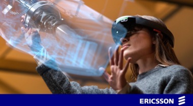 Mujer con gafas de realidad virtual