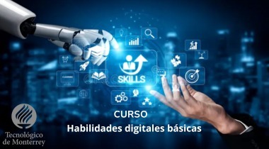 Manos en tablero digital